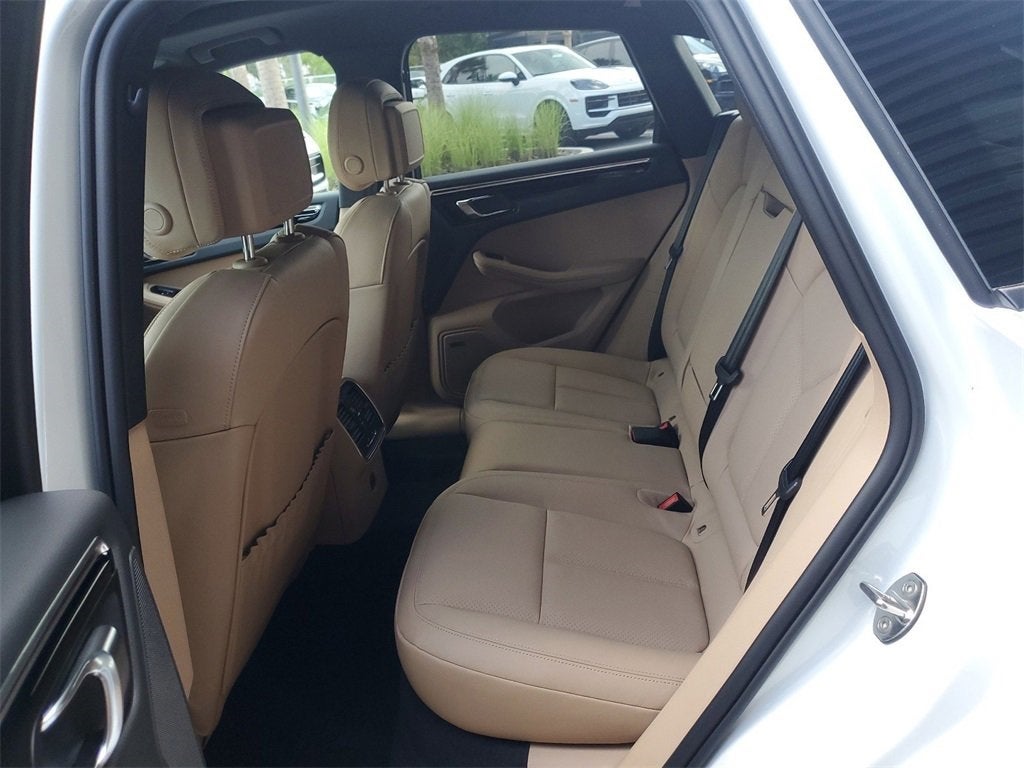 2025 Porsche Macan Base