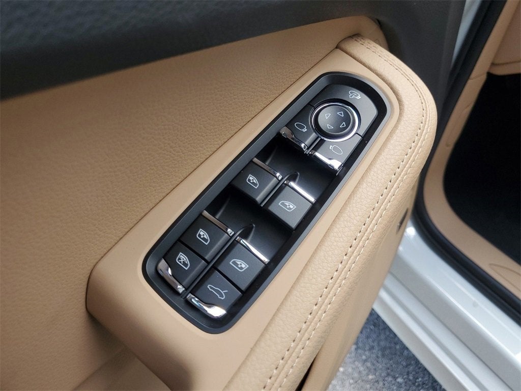 2025 Porsche Macan Base