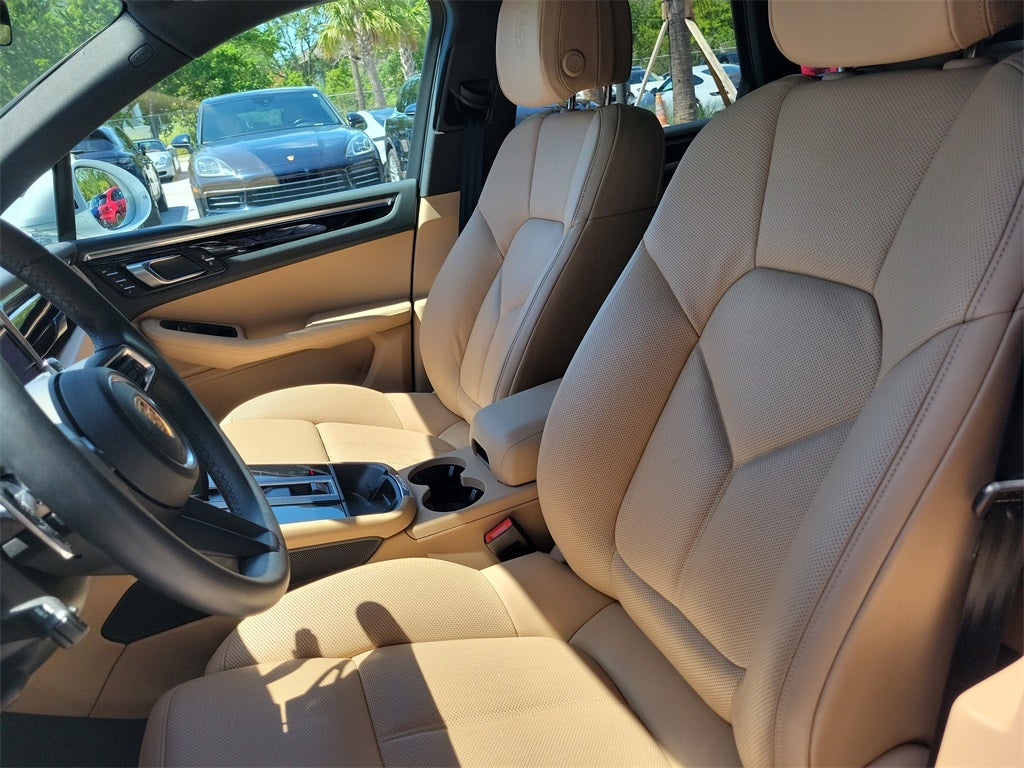 2025 Porsche Macan Base