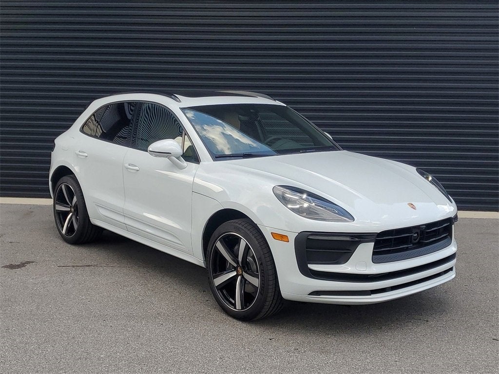 2025 Porsche Macan Base