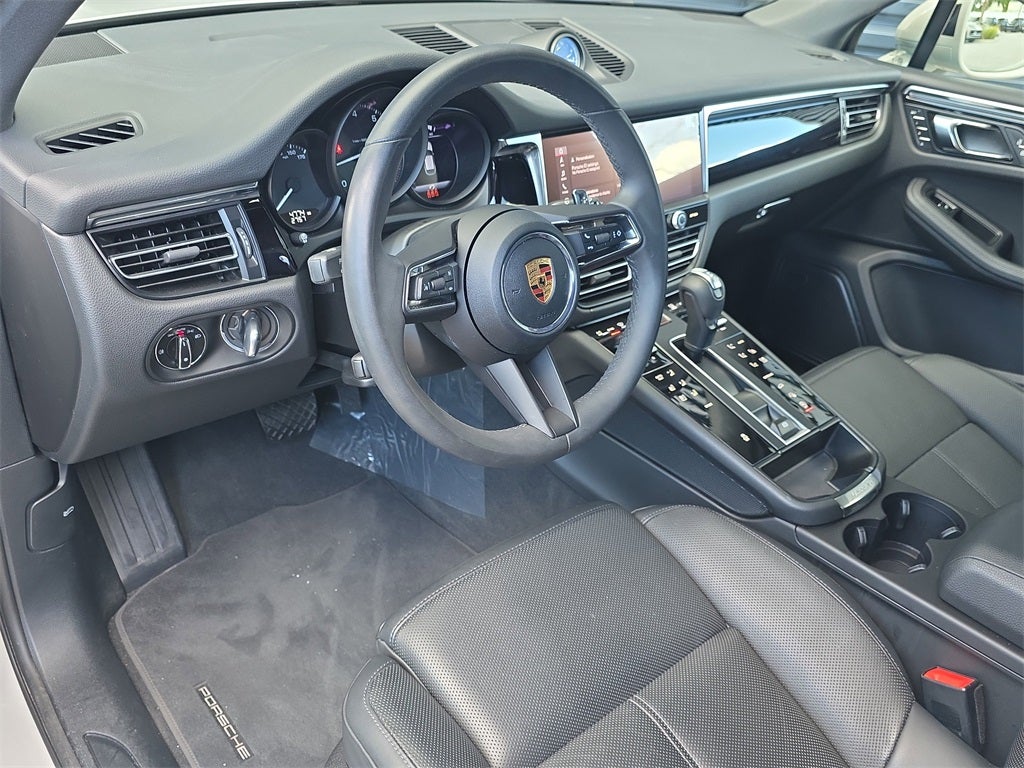 2025 Porsche Macan Base