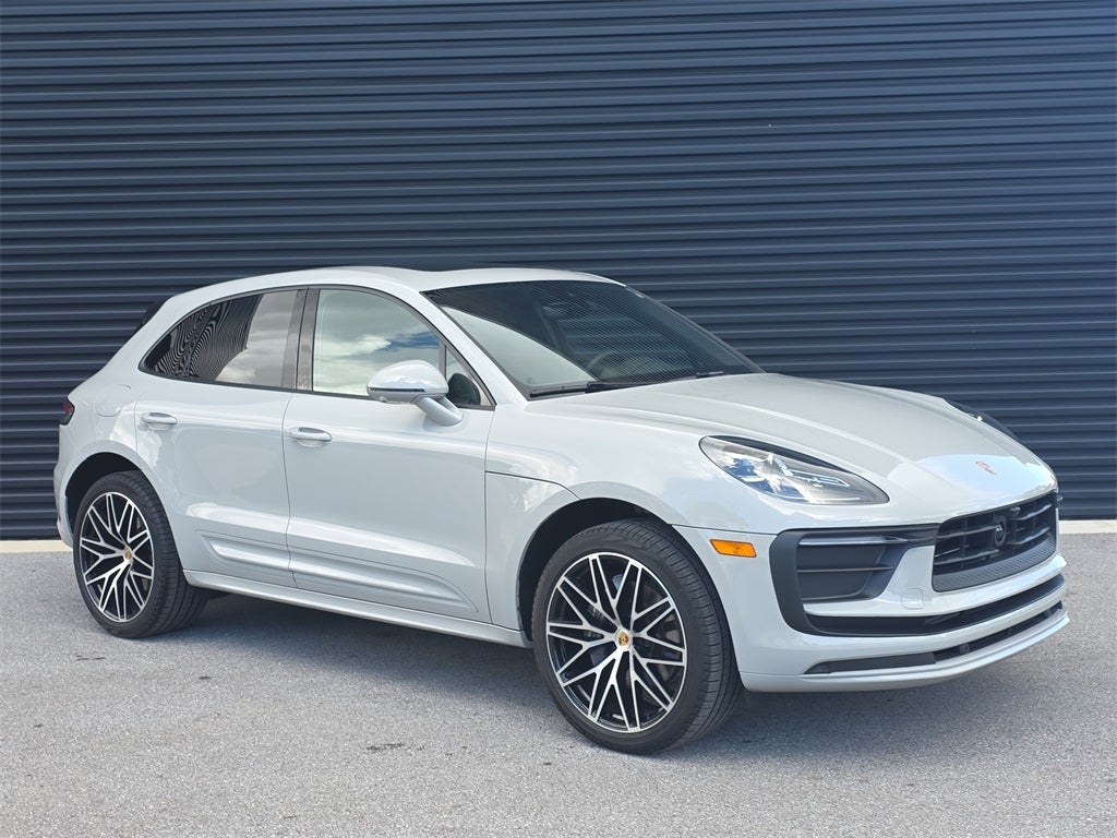 2025 Porsche Macan Base