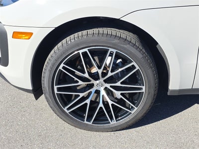 2025 Porsche Macan Base