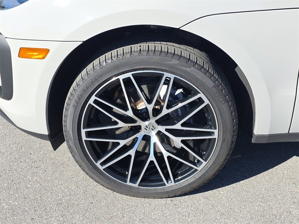 2025 Porsche Macan Base