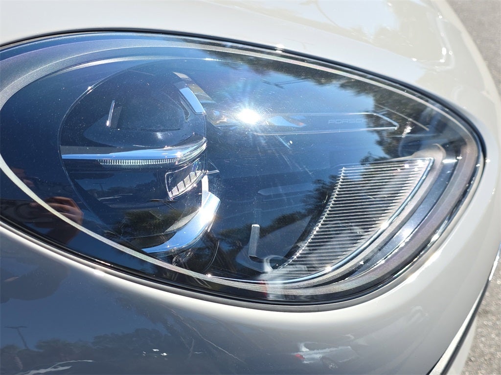 2025 Porsche Macan Base