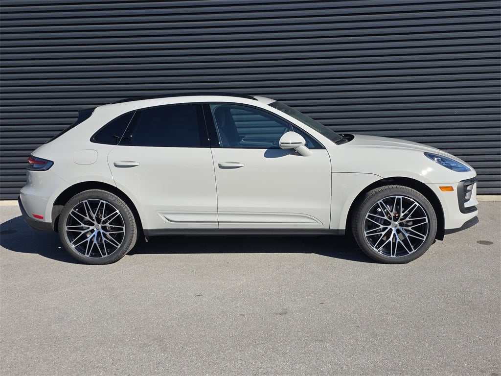 2025 Porsche Macan Base