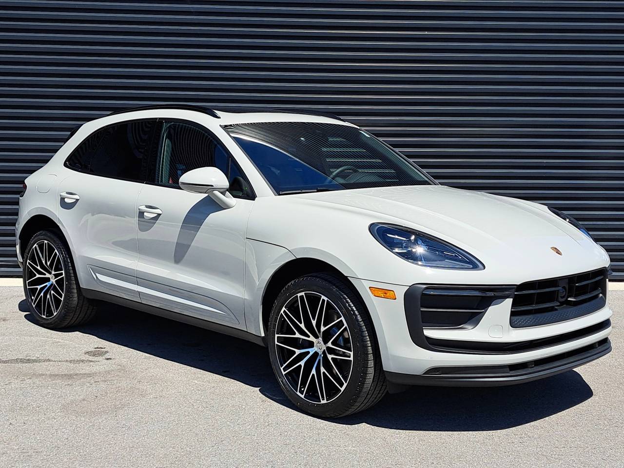 2025 Porsche Macan Base