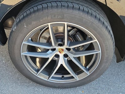 2024 Porsche Macan Base
