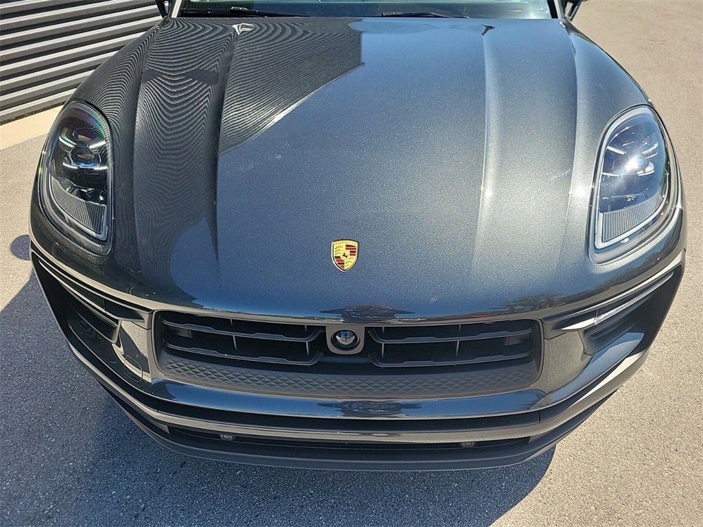 2025 Porsche Macan Base