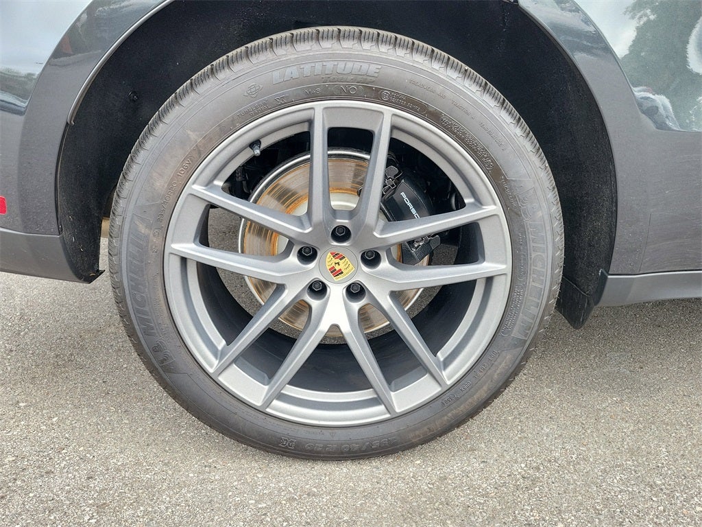2025 Porsche Macan Base