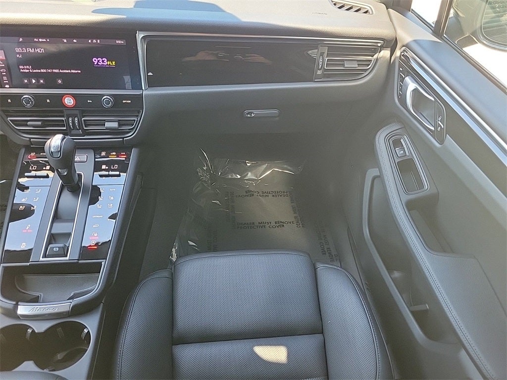 2025 Porsche Macan Base