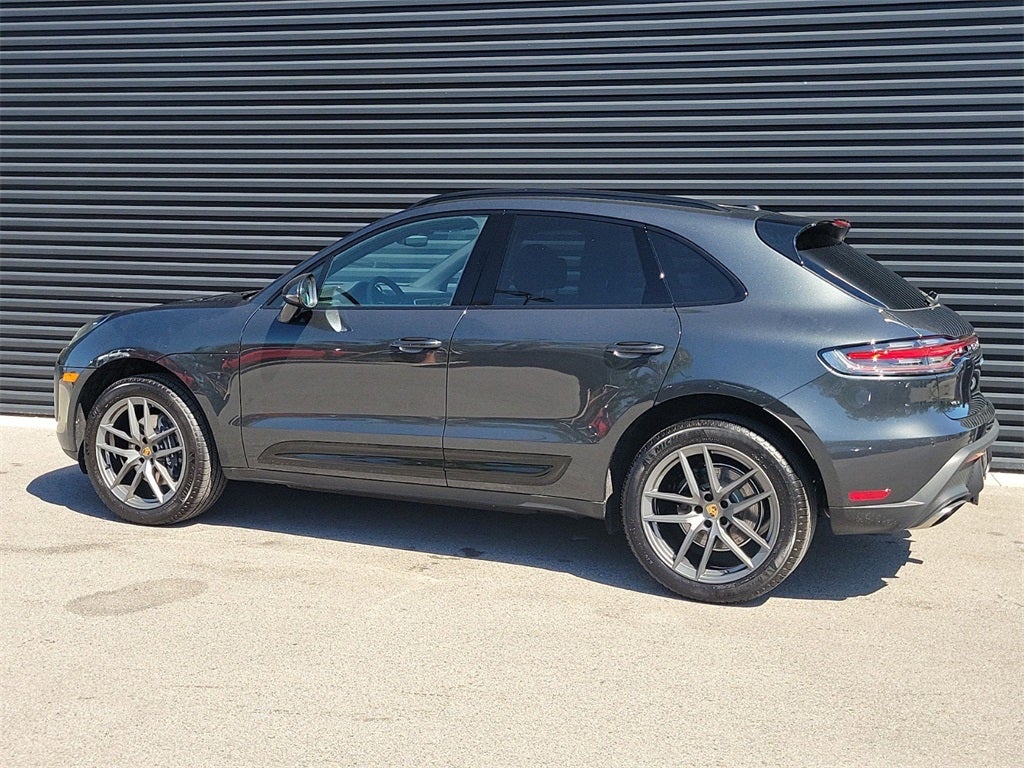 2025 Porsche Macan Base