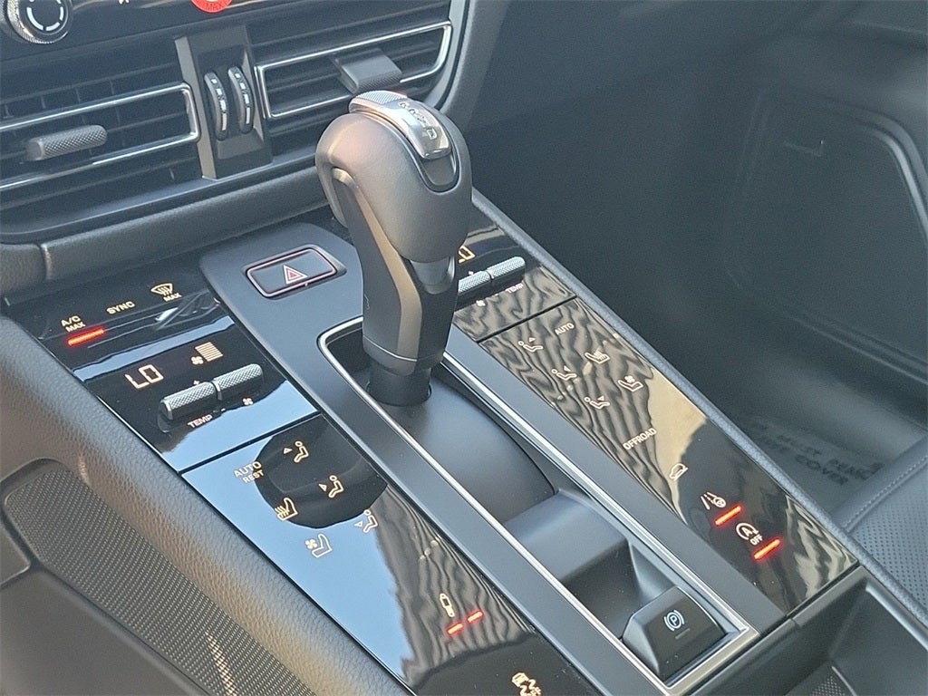 2025 Porsche Macan Base