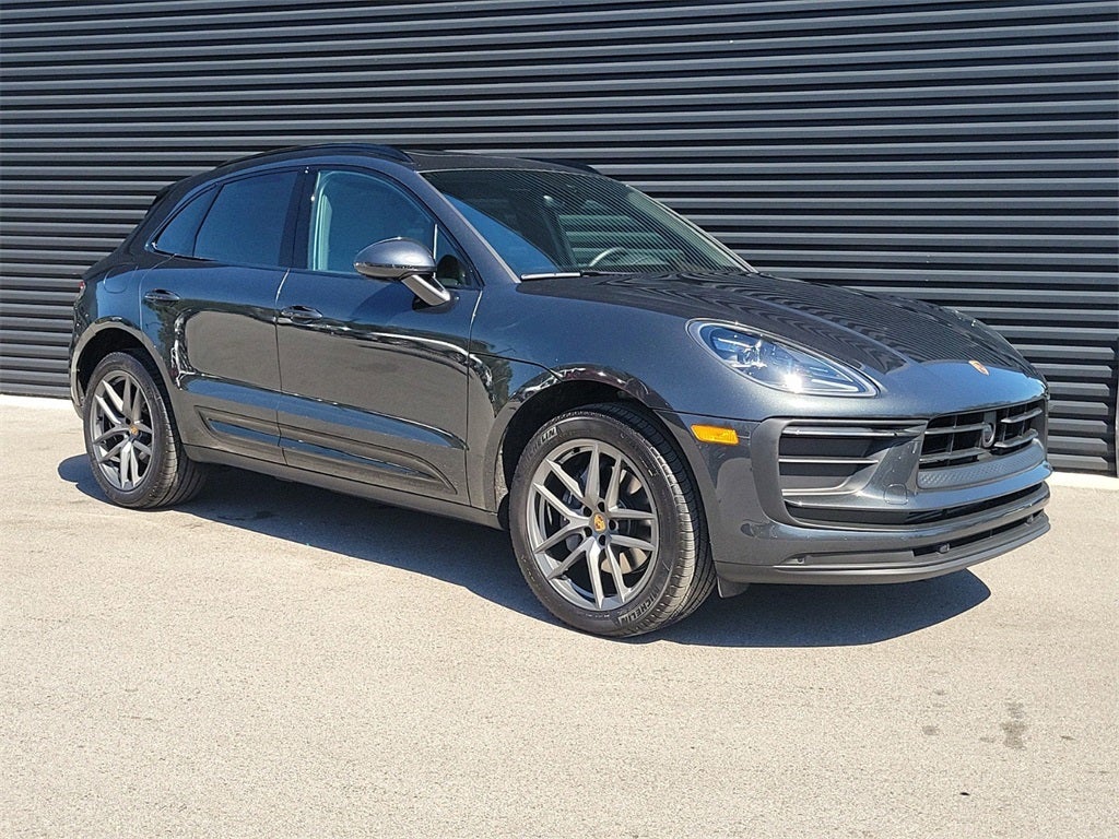 2025 Porsche Macan Base