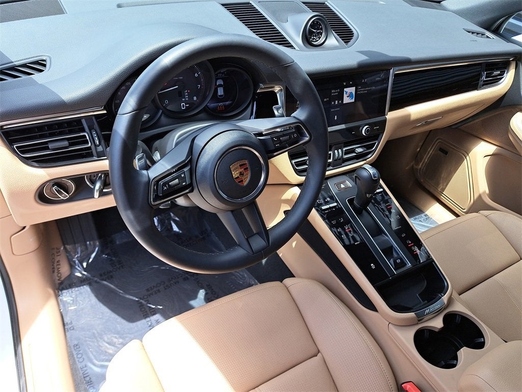 2025 Porsche Macan Base