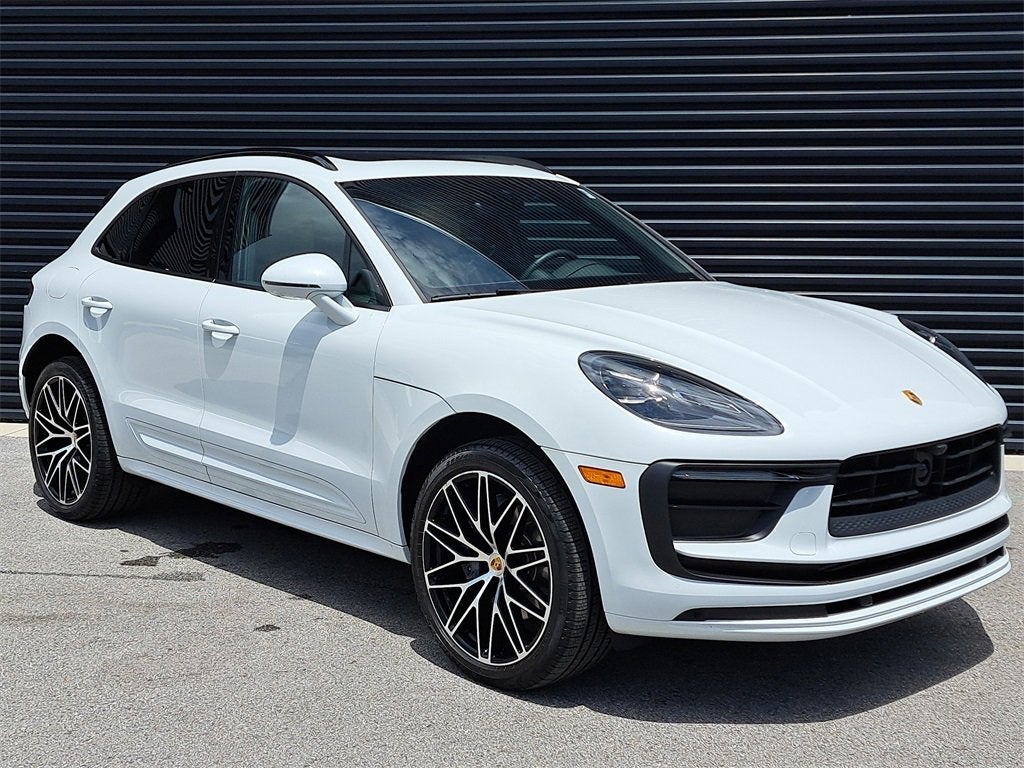 2025 Porsche Macan Base