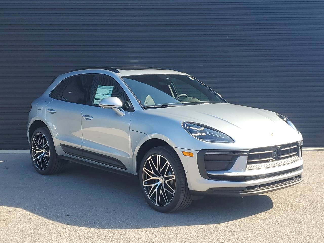 2026 Porsche Macan Base