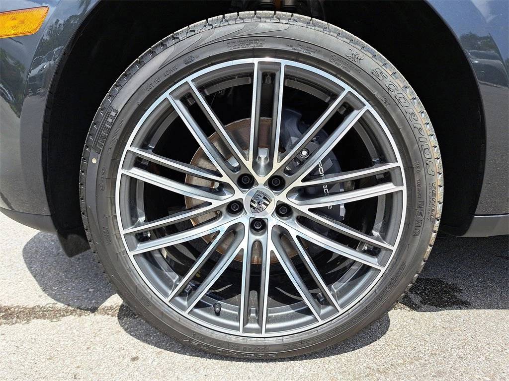2025 Porsche Macan Base