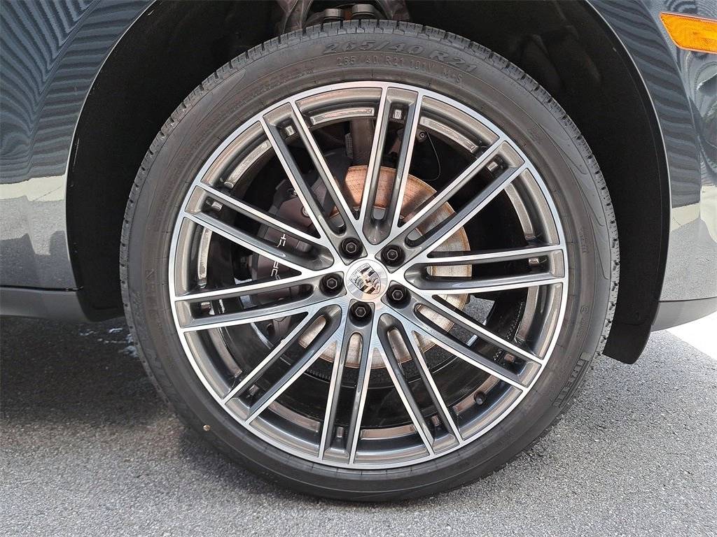 2025 Porsche Macan Base