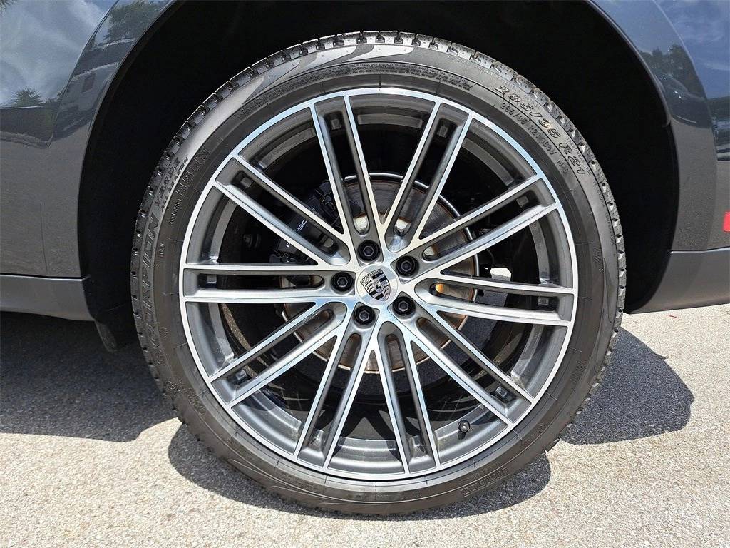 2025 Porsche Macan Base