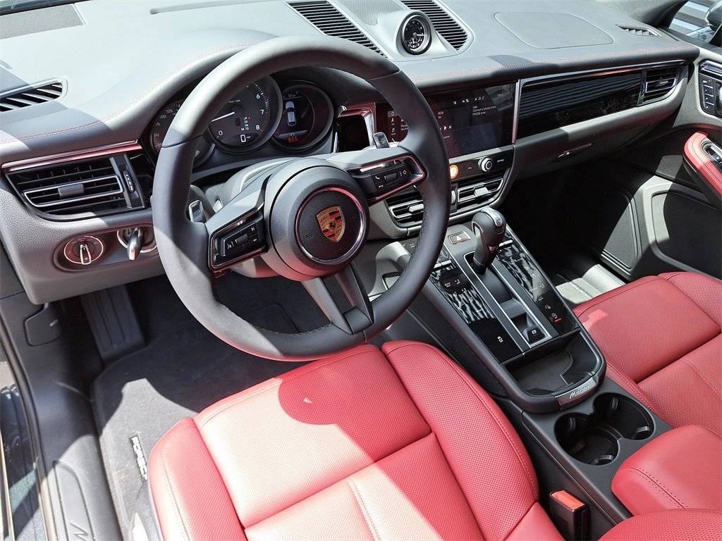 2025 Porsche Macan Base