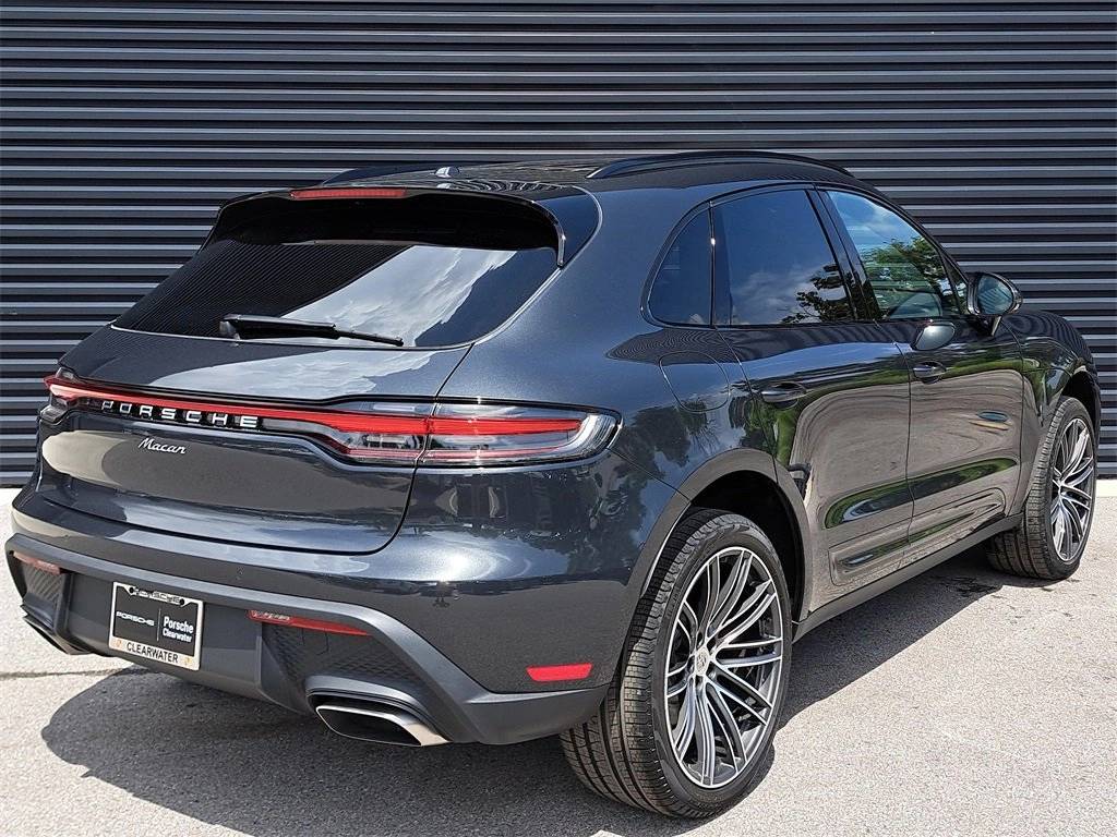 2025 Porsche Macan Base