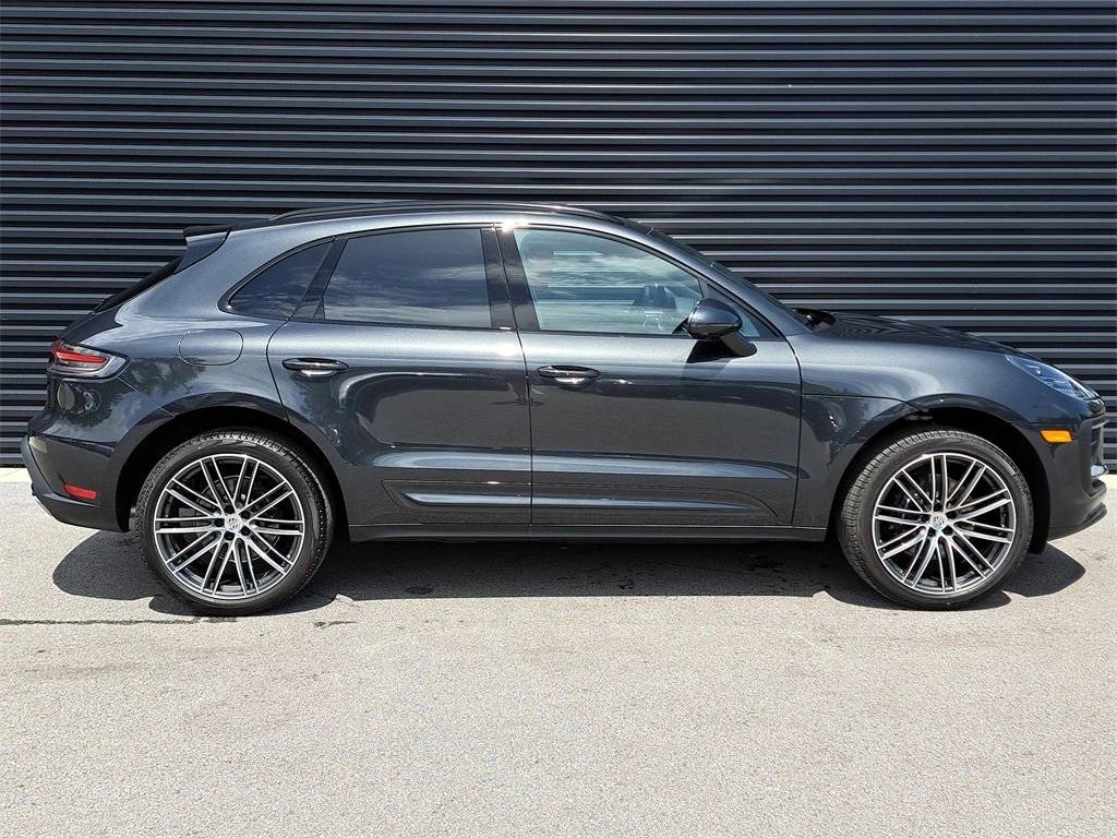 2025 Porsche Macan Base