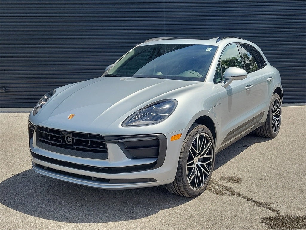 2025 Porsche Macan Base