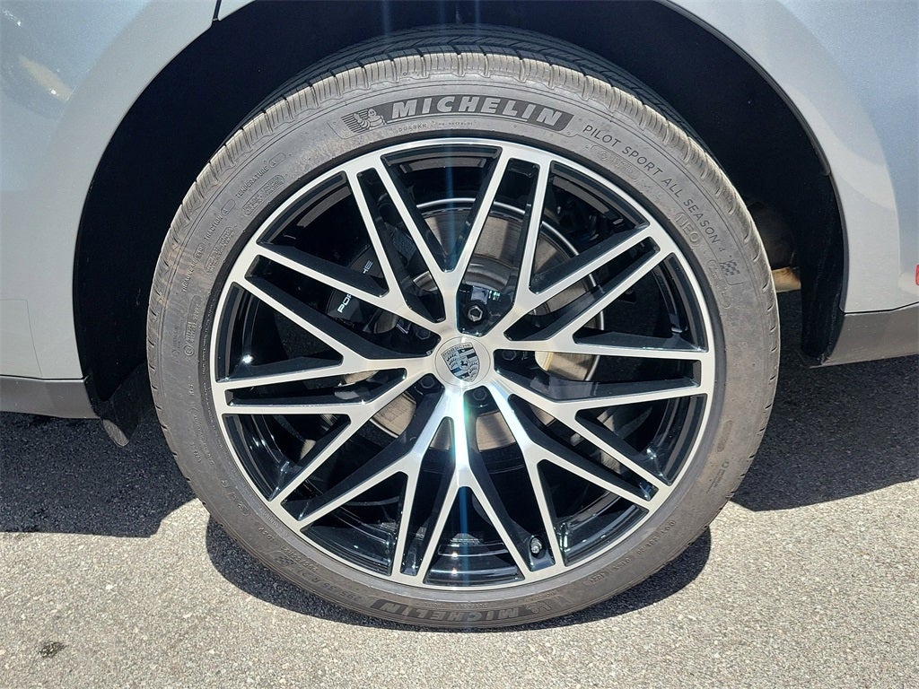 2025 Porsche Macan Base