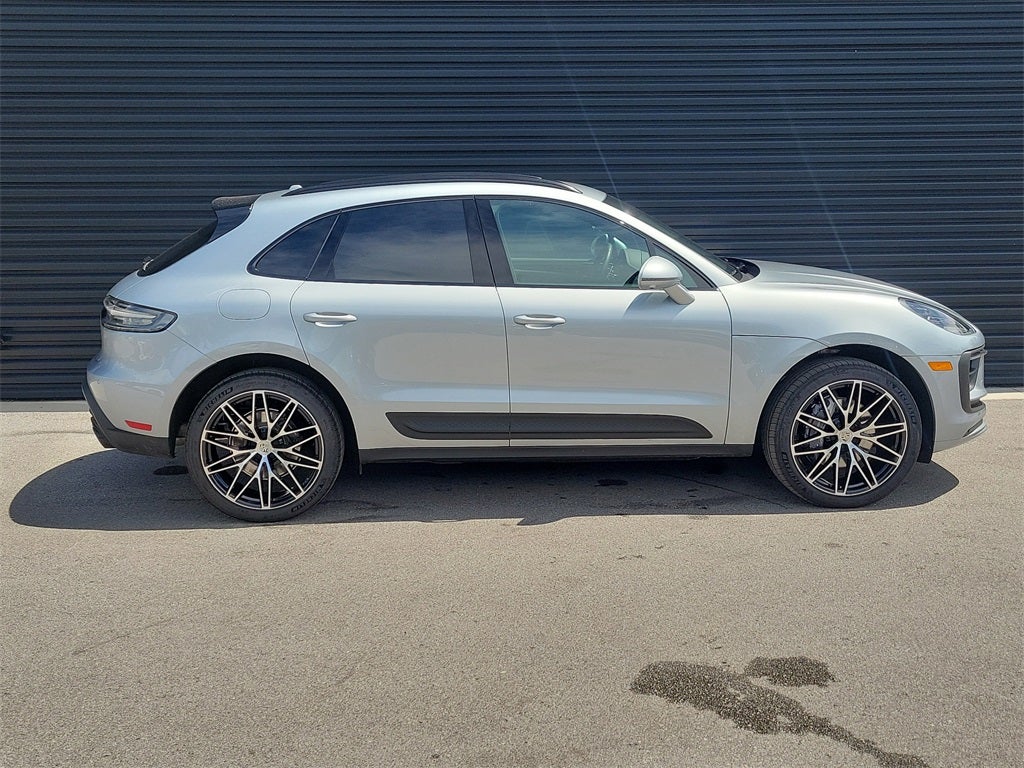 2025 Porsche Macan Base