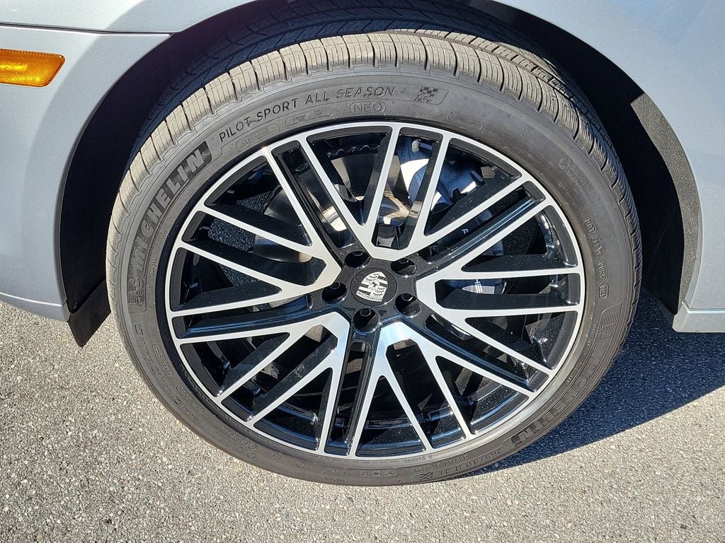 2025 Porsche Macan T