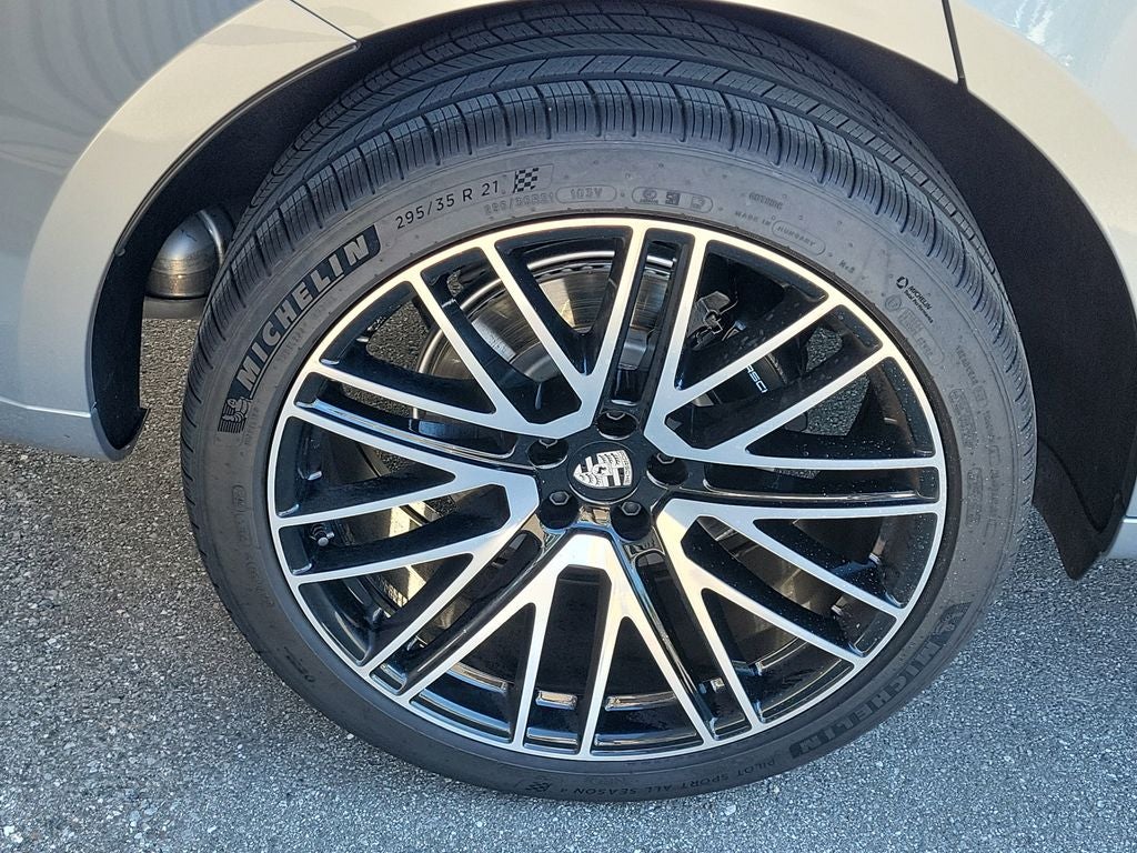 2025 Porsche Macan T