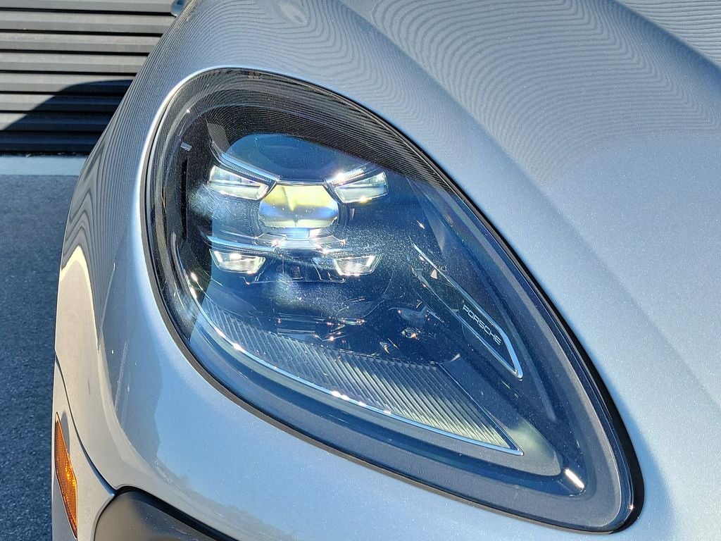 2025 Porsche Macan T