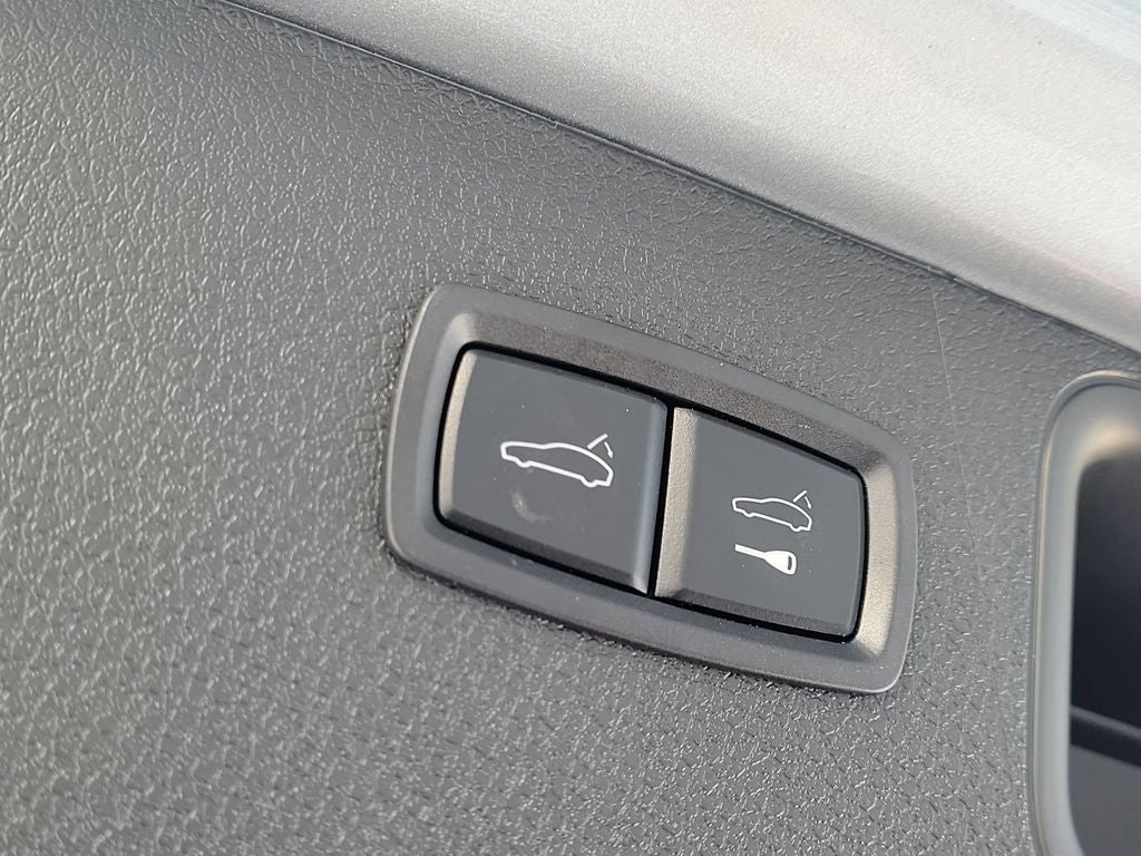 2025 Porsche Macan T