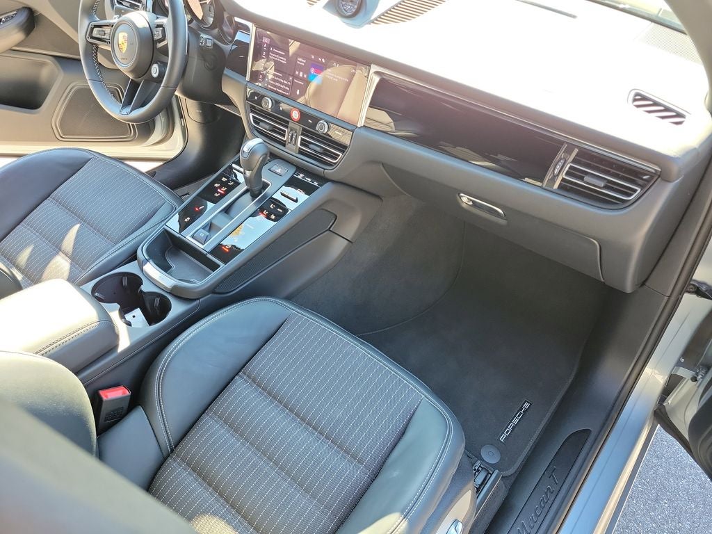 2025 Porsche Macan T