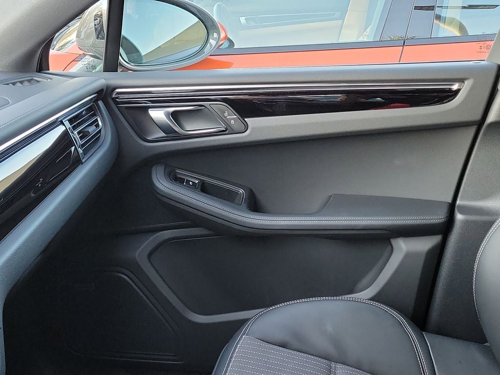 2025 Porsche Macan T