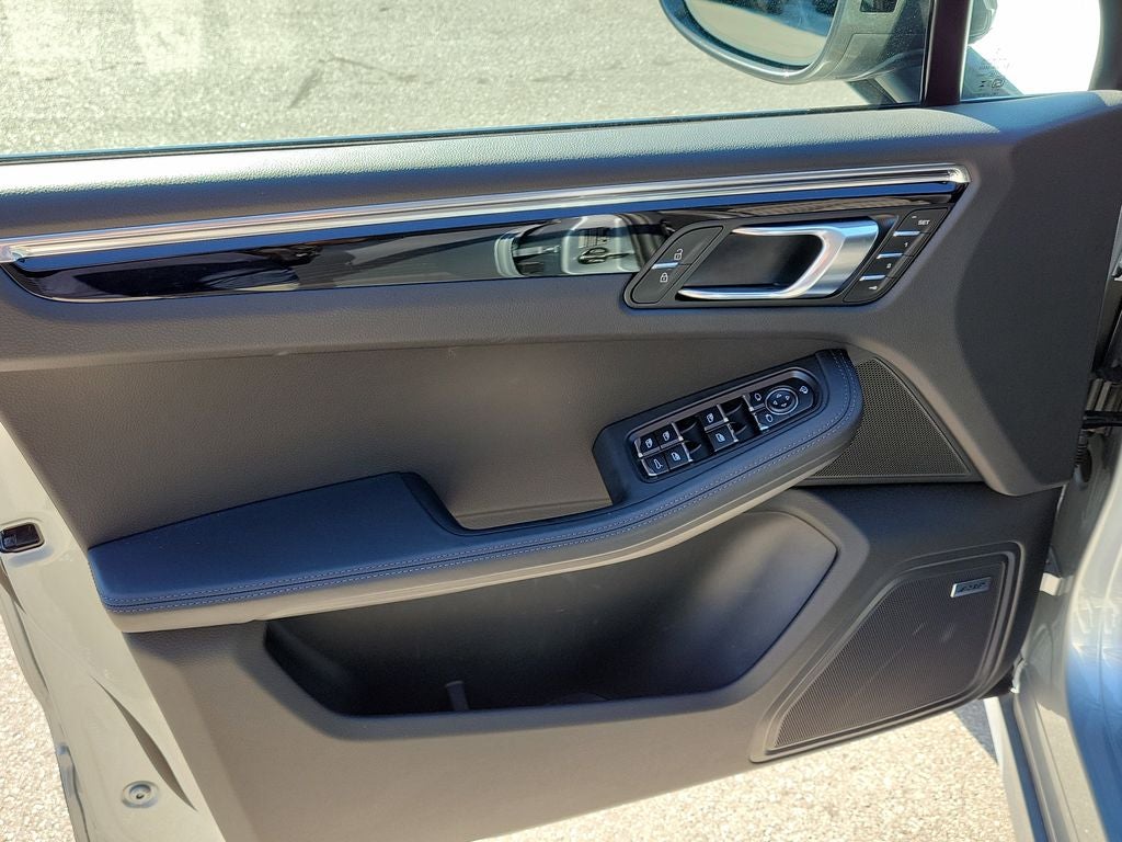 2025 Porsche Macan T