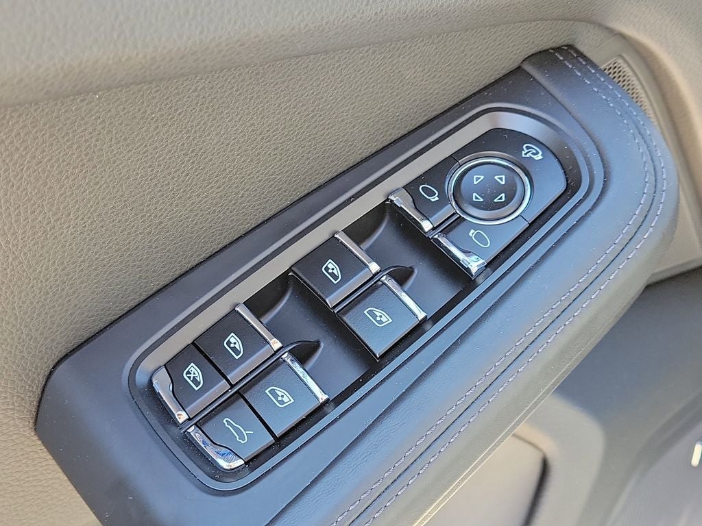 2025 Porsche Macan T