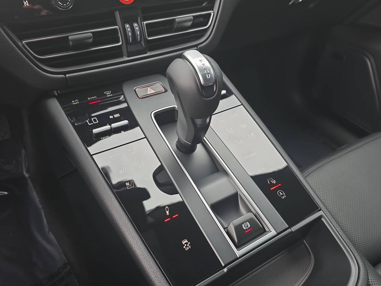 2026 Porsche Macan Base