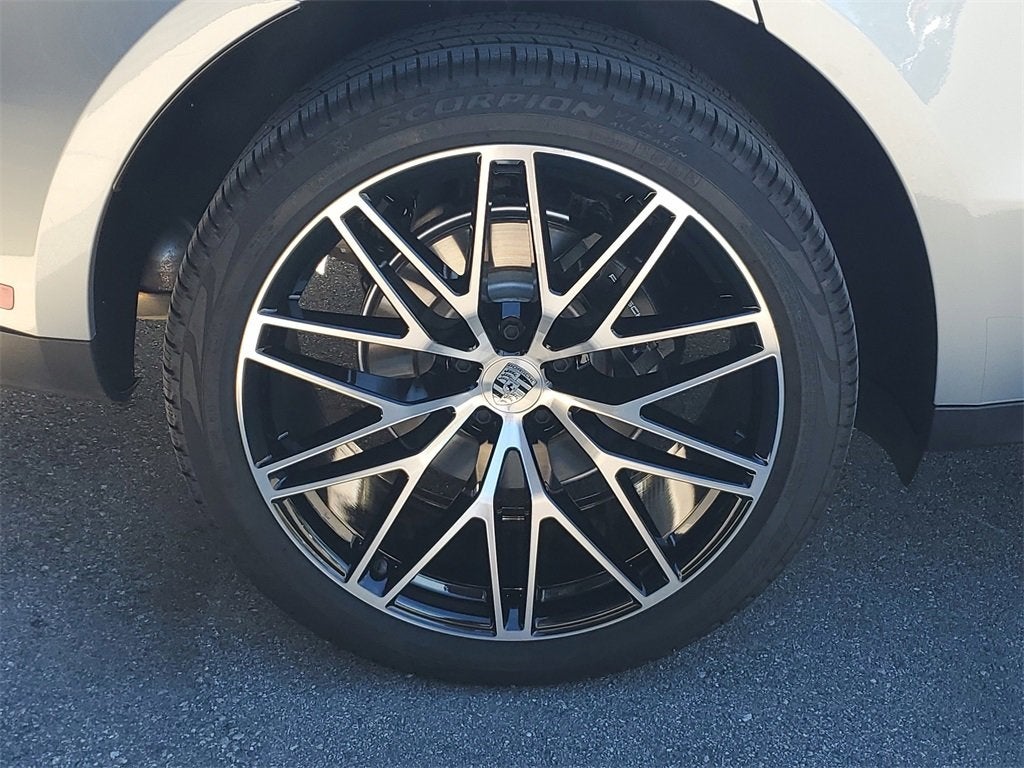 2025 Porsche Macan Base