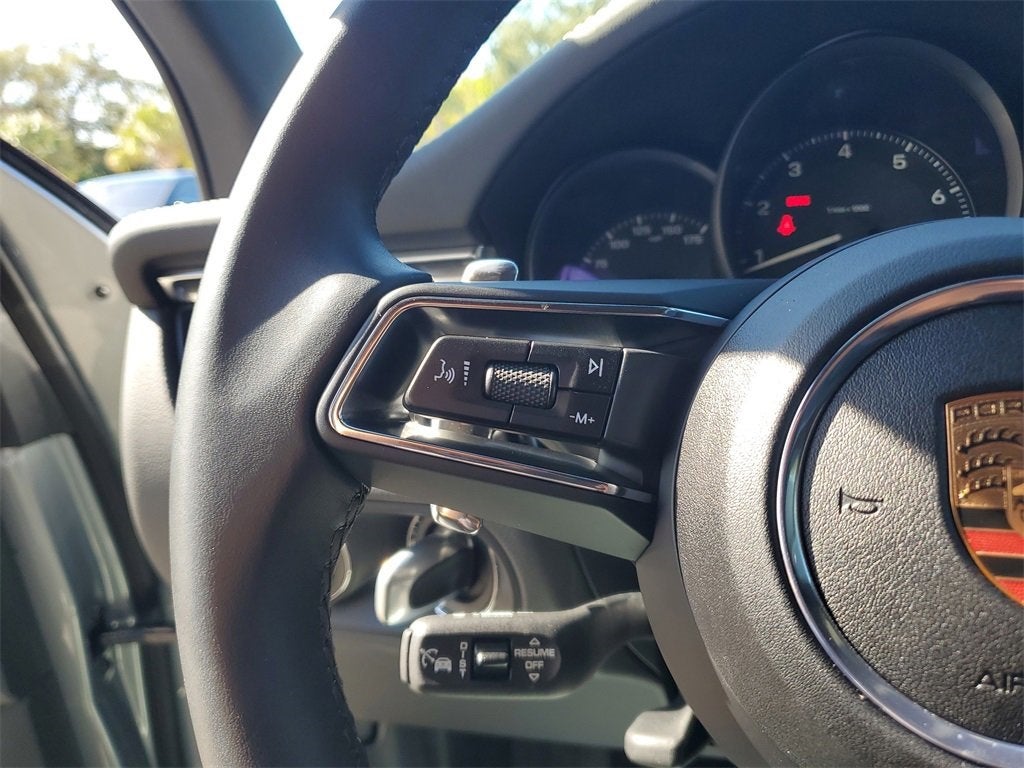 2025 Porsche Macan Base