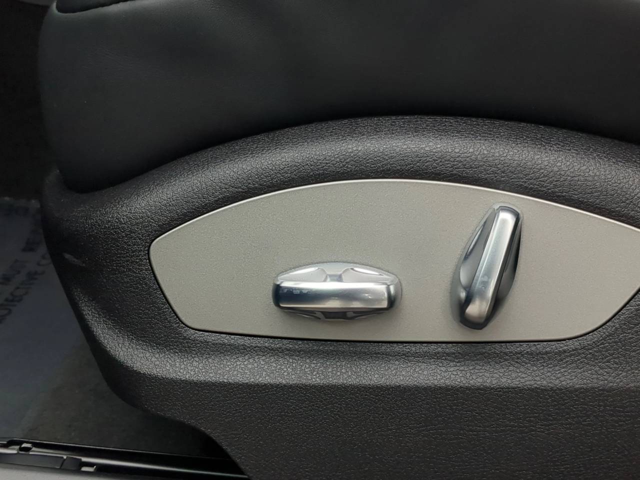 2026 Porsche Macan T