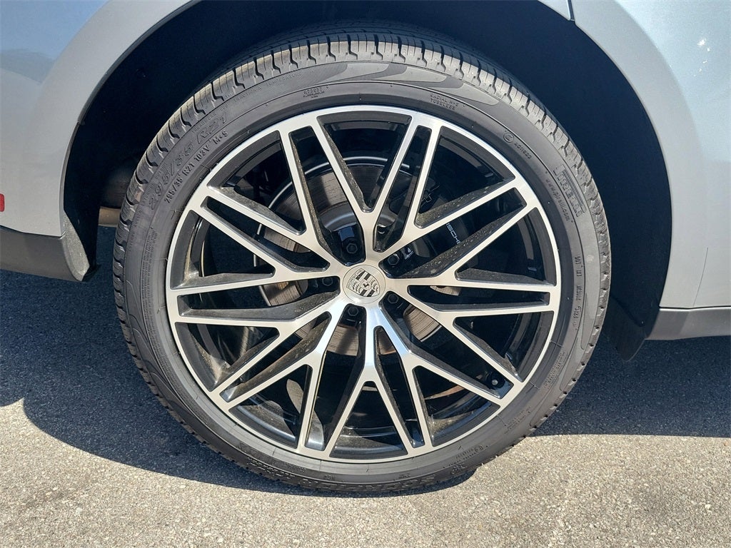 2025 Porsche Macan Base