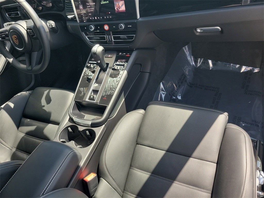 2025 Porsche Macan Base