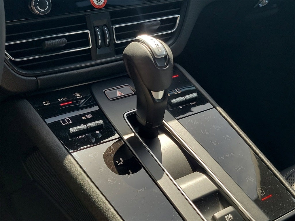 2025 Porsche Macan Base