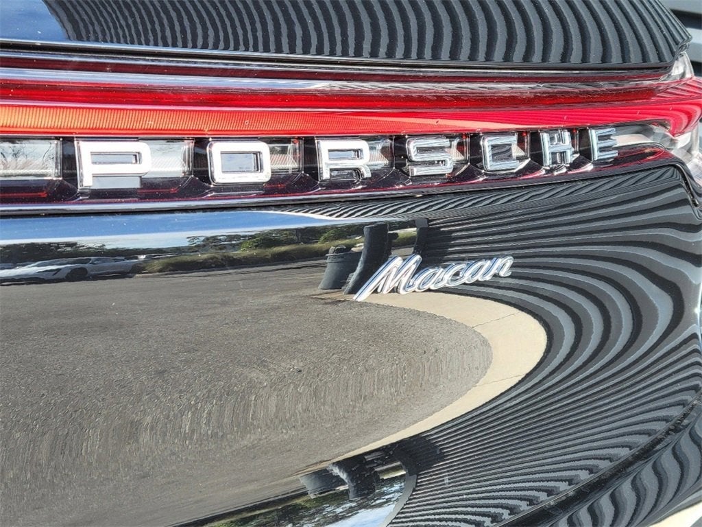 2025 Porsche Macan Base