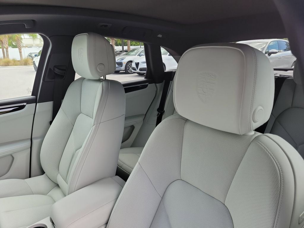 2026 Porsche Macan Base