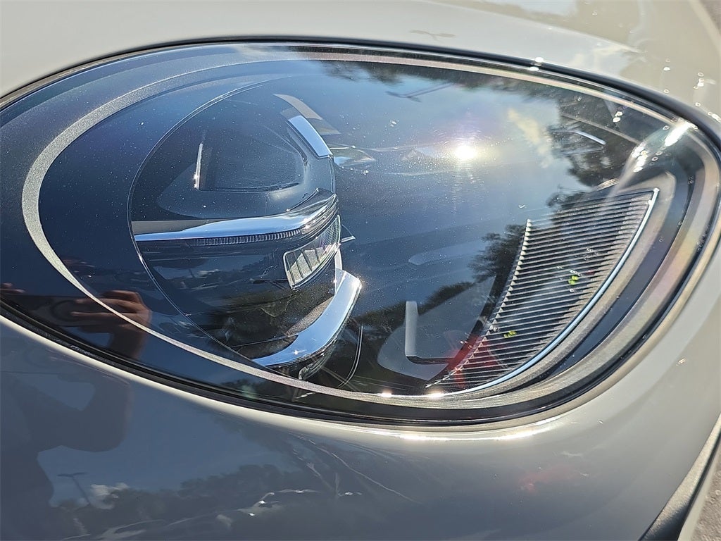 2022 Porsche Macan Base