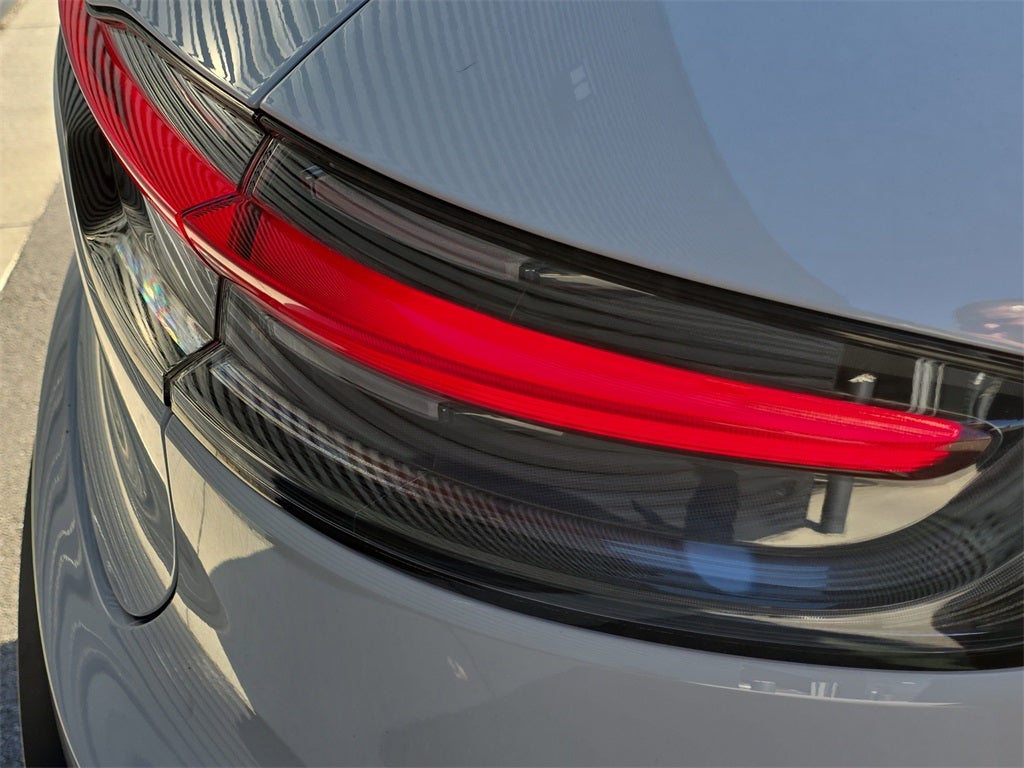 2022 Porsche Macan Base