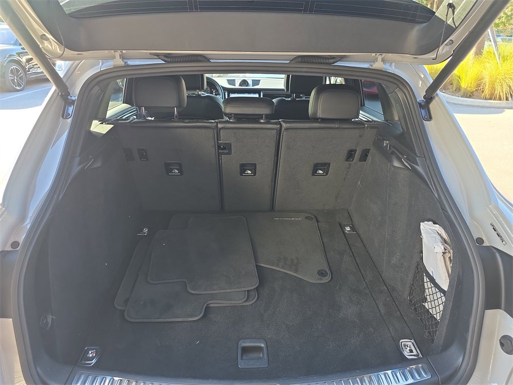 2022 Porsche Macan Base